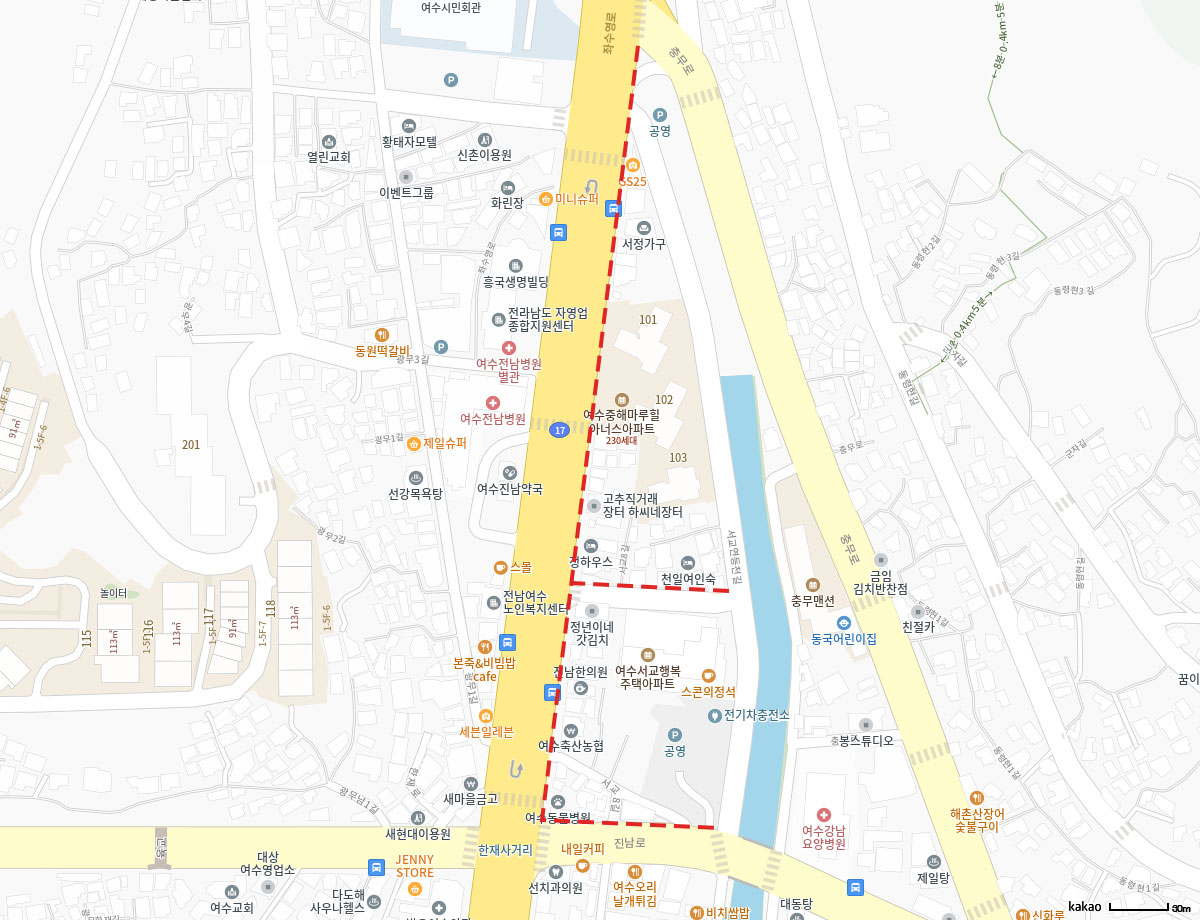 산 능선에 피어난 진달래 모습