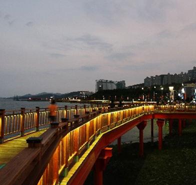 노란불이 들어온 소호동동다리