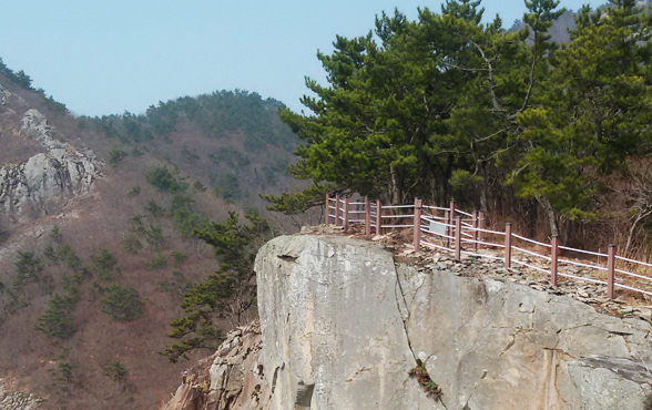 개도 사람길 절벽 이미지