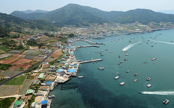 대미산 월암산성에서 내려다본 바다