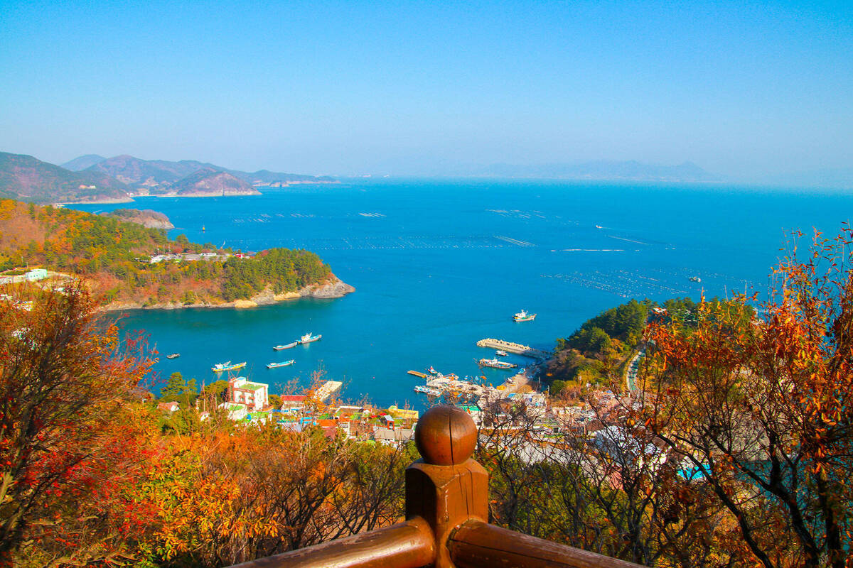 향일암에서 내려다 본 바다 전경