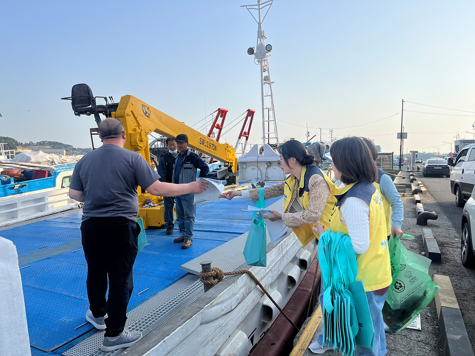 11-2 여수시, ‘줍고 찍고’ 온·오프라인 홍보 전개… 청결·친절·화합 메시지 확산.jpg