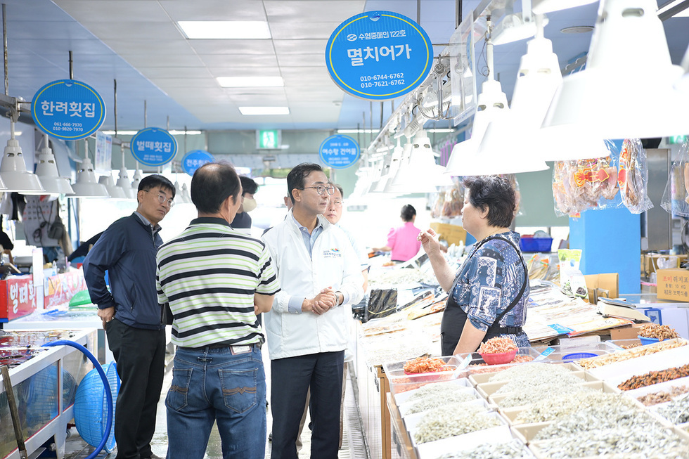 서영학 여수시장, 추석 앞두고 전통시장 찾아 현장 소통(변경3).jpg