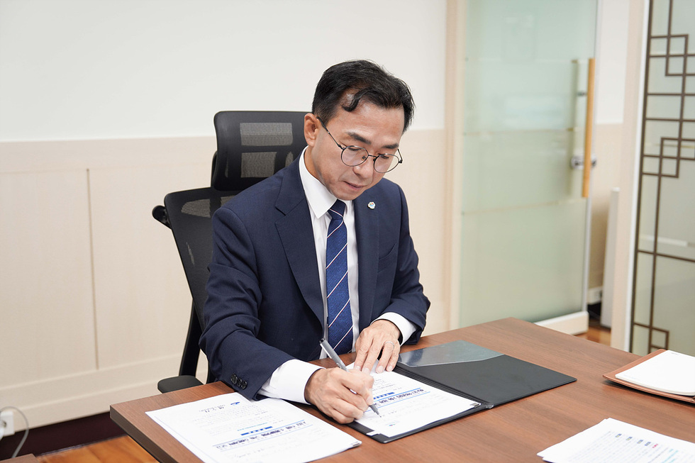 丽水市市长徐荣鹤就任后的第一号审批是“市民主权行政”.jpg